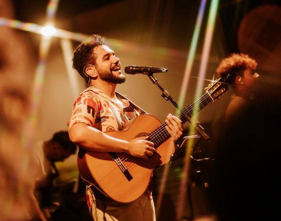 Pedro Lua celebra trajetória e raízes no encerramento do Arraiá do Povo neste domingo, 29