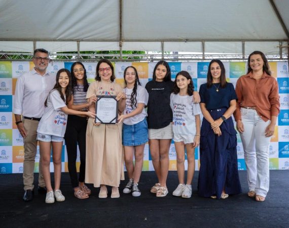 PREFEITA EMÍLIA CORRÊA ASSINA ORDEM DE SERVIÇO PARA REURBANIZAÇÃO DA PRAÇA MARIA AUGUSTA, NA ARUANA