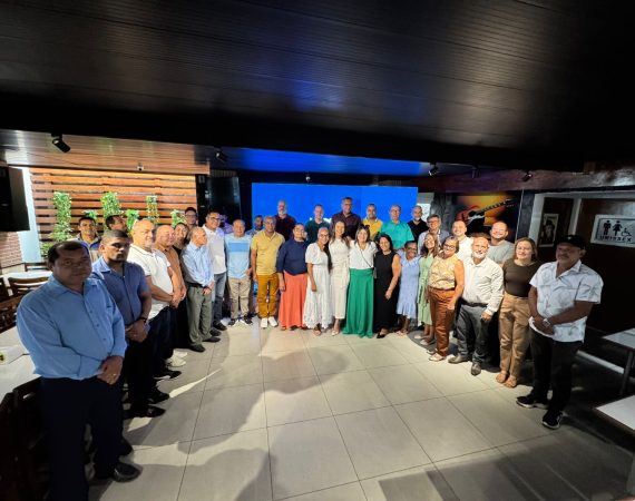 Prefeita Juliana Cardoso reúne pastores para alinhar preparativos da Noite de Fé em Umbaúba