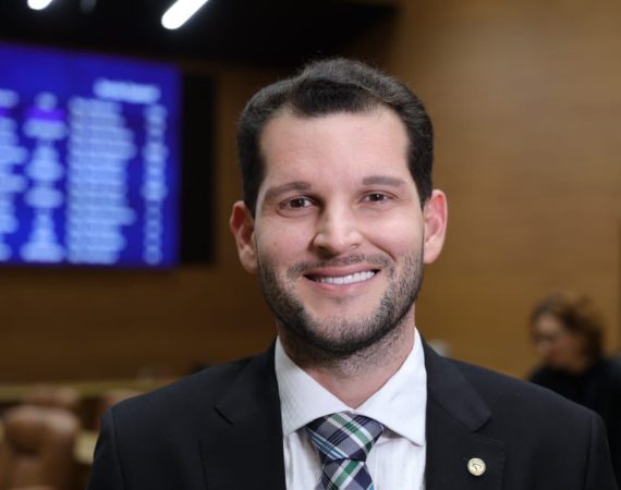 Deputado Neto Batalha anuncia que não disputará reeleição e diz que seguirá atuando na política