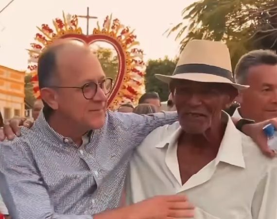 Ex-prefeito Carlinhos acompanha procissão de Nossa Senhora da Conceição e celebra tradição religiosa em Brejo Grande