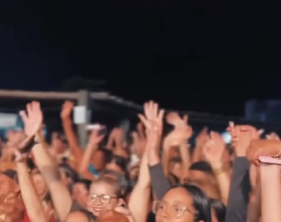 Prefeitura de Tomar do Geru promove Noite de Adoração e Fé e reúne população na praça central