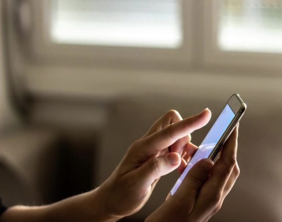 ECA Digital passa a valer e muda regras para proteger crianças e adolescentes na internet