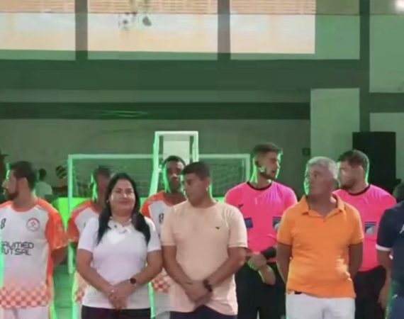 Prefeita Daiane Oliveira acompanha abertura da Super Liga de Futsal, que movimenta atletas e moradores de Siriri