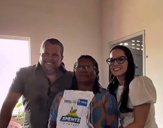 Prefeitura de Itabi entrega sementes e mudas a agricultores e impulsiona produção no campo