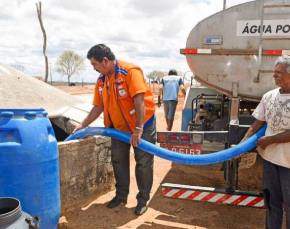 Caravana da Água atua em 10 municípios com decretos de seca ou estiagem em vigência