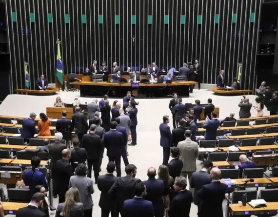 Câmara aprova MP com novas regras para o seguro-defeso