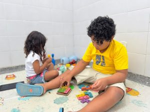 Atendimentos especializados reduzem fila histórica de crianças neuroatípicas em Socorro