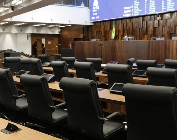 Proposições legislativas sobre IA favorecem controle e vigilância