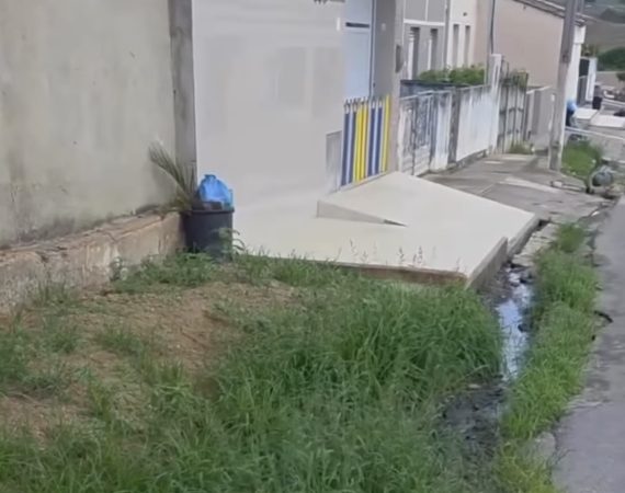Moradores reclamam de esgoto a céu aberto em povoado de Riachão do Dantas; vereador cobra solução
