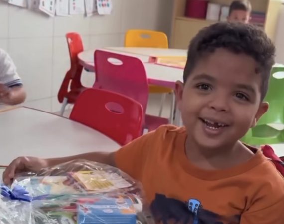 Prefeitura de Campo do Brito distribui mais de 2 mil kits escolares a alunos da rede municipal