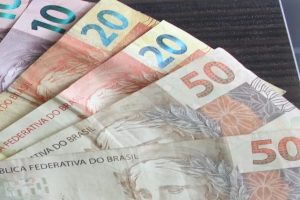 Salário Mínimo 2030: Governo Federal projeta valor de R$ 2 mil