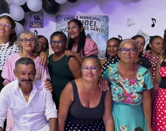 Pacatuba promove 1º Baile dos Anos 70 para alunos da EJA em escola do Povoado Campinas