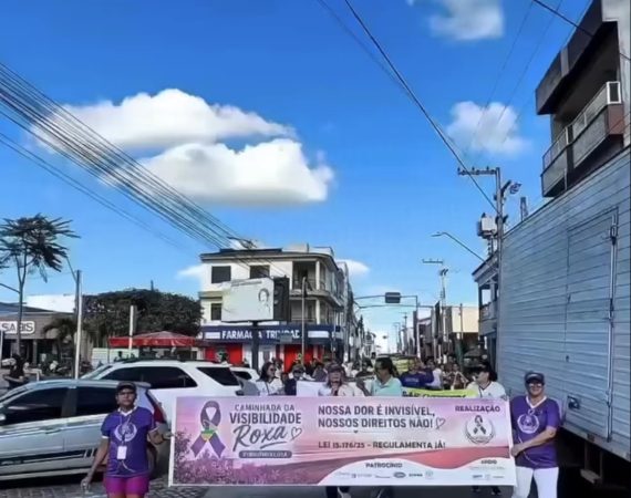 Caminhada do Maio Roxo reúne moradores e chama atenção para os desafios enfrentados por pessoas com fibromialgia em Itabaianinha