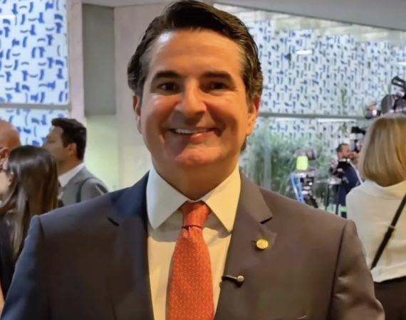 Gustinho Ribeiro reforça apoio ao fim da escala 6×1