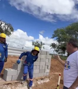Prefeito Dudu Guimarães acompanha obra de recuperação em São Francisco e destaca parceria com o Governo do Estado