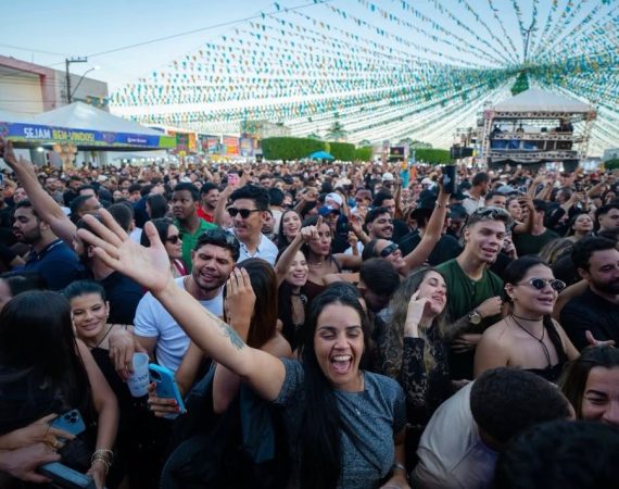 Nossa Senhora Aparecida vive noite histórica e consolida sucesso da tradicional Festa das Barracas