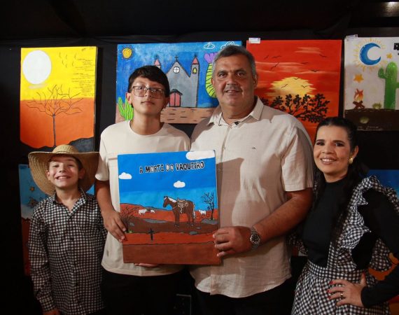 FIM DE SEMANA DA VILA DO POVO É MARCADO POR EXPOSIÇÃO DE ARTE DOS ALUNOS DO ENSINO EM TEMPO INTEGRAL