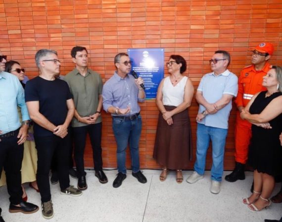 Com mais de R$ 26 milhões em investimentos, governador entrega helicóptero, viaturas, embarcações e novo centro de atenção à segurança pública