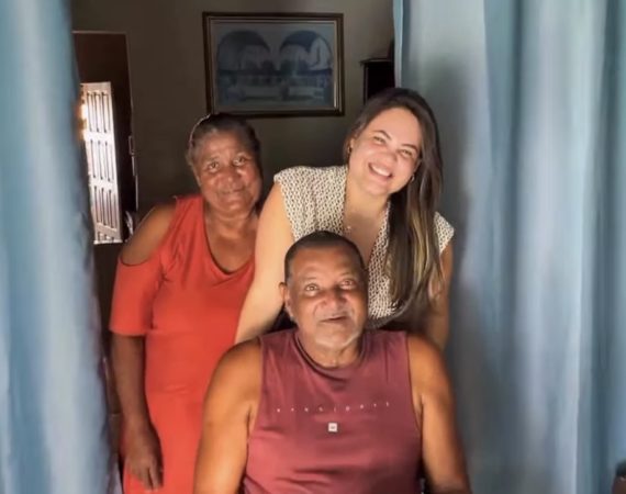 Izabel Cristina realiza entrega de cadeira de rodas e reforça cuidado direto com as famílias de Divina Pastora
