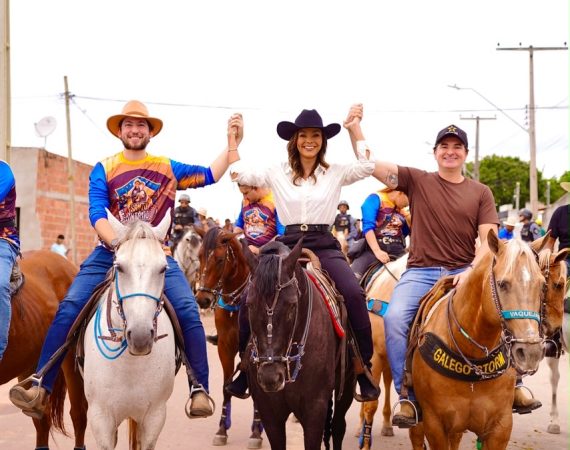 Gustinho prestigia 1ª Cavalgada de Santo Antônio e reafirma parceria com Umbaúba