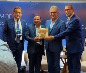 Prefeito de Ilha das Flores participa da abertura do I Fórum de Infraestrutura e Regulação de Sergipe representando a FAMES