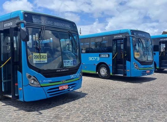 Funcionários da Viação Modelo relatam atraso no pagamento de férias e afirmam que foram orientados a buscar a Justiça