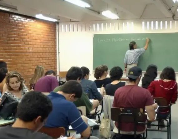 Educação política e direitos da cidadania passam a fazer parte do currículo obrigatório nas escolas