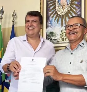 Prefeito André Graça transmite temporariamente o cargo ao vice-prefeito Dr. Cristóvão Freire em Estância