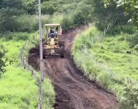 Barroca Funda recebe água encanada e recuperação de estrada vicinal em São Domingos