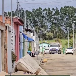 André Graça acompanha mutirão de limpeza no Residencial Recanto Verde em Estância