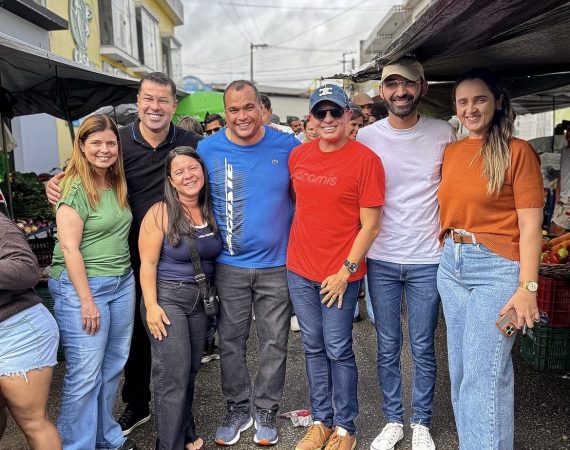Rogério Sobral visita feira livre ao lado de Maísa Mitidieri e destaca diálogo com a população