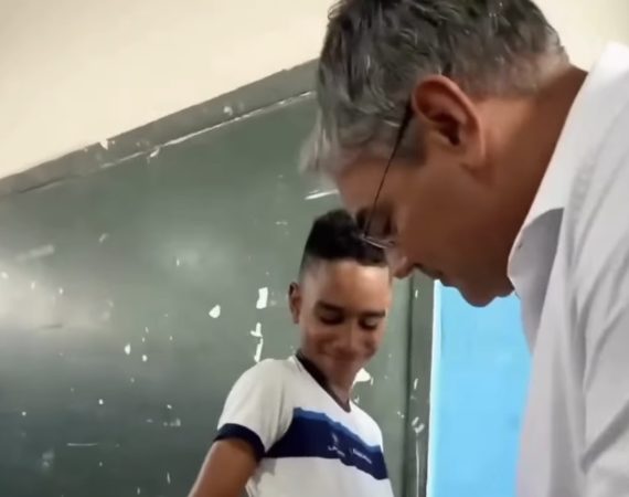 Sérgio Reis visita escolas de Lagarto e relaciona avanço de 16 posições no Ideb ao trabalho de alunos e professores