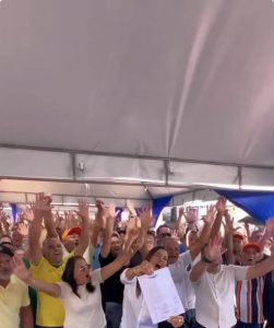 Prefeita Juliana Cardoso assina ordem de serviço para construção do primeiro estádio de futebol de Umbaúba