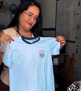 Prefeitura de Carira entrega fardamento escolar e reforça cuidado com alunos da rede municipal
