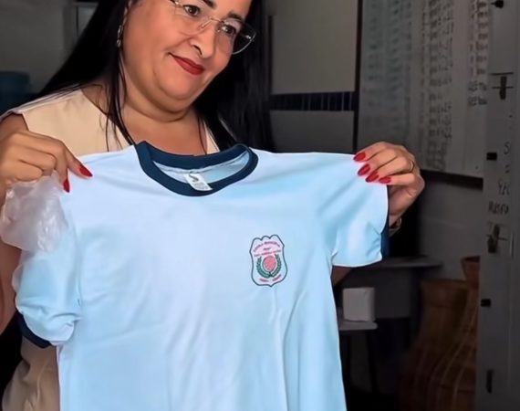 Prefeitura de Carira entrega fardamento escolar e reforça cuidado com alunos da rede municipal