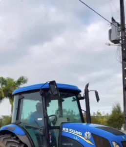 Prefeitura de Boquim leva serviço de gradagem a Pimenteira e Romão para preparar o solo para o plantio