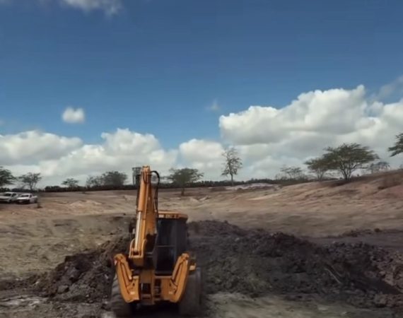 Prefeitura de Canindé de São Francisco amplia segurança hídrica com limpeza de barragem na zona rural