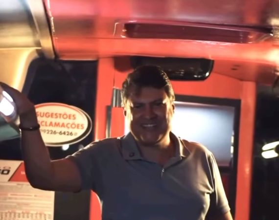 Transporte universitário garante acesso de estudantes de Estância ao ensino superior e ajuda a manter jovens na faculdade