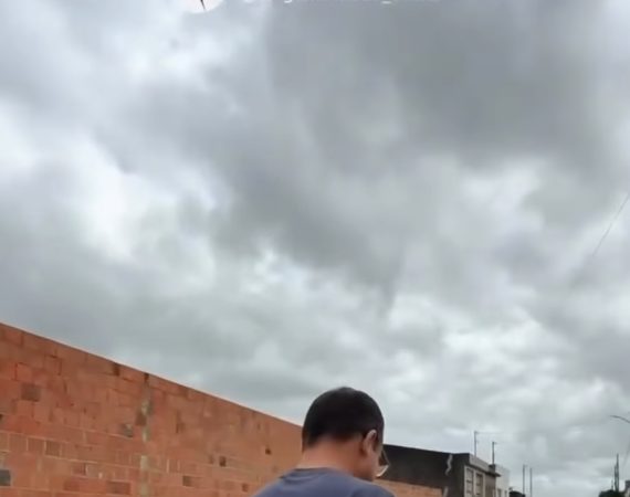 Prefeito Diogo Machado acompanha avanço da pavimentação no bairro Lagoa Verde, em Carira