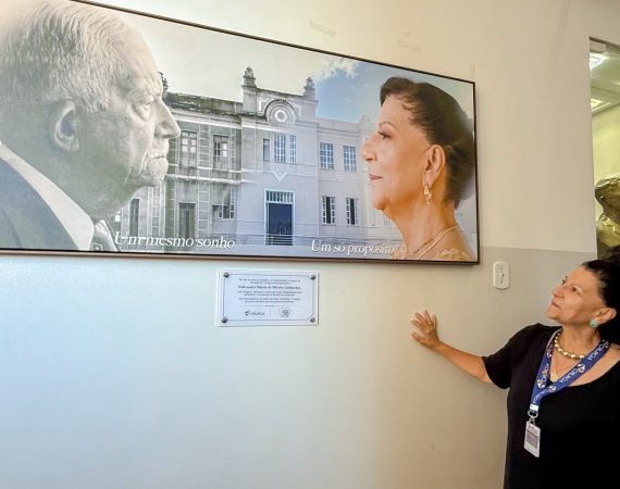 Hospital de Cirurgia homenageia Márcia Guimarães por liderança na reconstrução da instituição