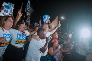 Ao lado da liderança Denakê Garcez, Fábio Henrique reúne apoiadores no Eduardo Gomes