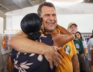 Na feira de Japaratuba, moradores relembram histórias com Cláudio Mitidieri na Saúde