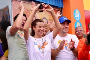 Em Riachão do Dantas, Hilda inaugura comitê, conversa com moradores e participa de carreata