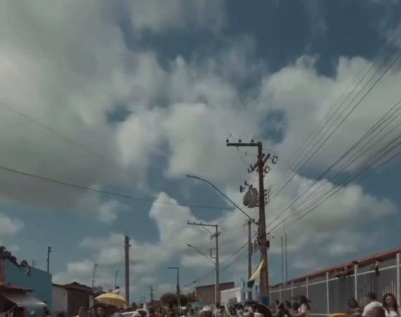 Alunos da rede municipal levam às ruas de Pacatuba uma nova forma de falar sobre patriotismo: cuidar do lugar onde vivem