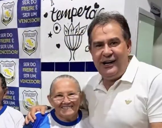 Campo do Brito entrega fardamentos e kits escolares e amplia incentivo aos estudantes da EJA