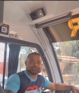 Prefeito Binho entrega novo ônibus para estudantes e assina ordem de serviço para pavimentação de povoados em São Domingos