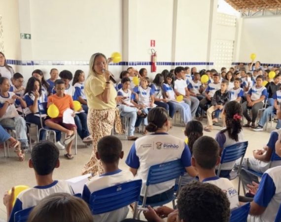Pinhão leva ações do Setembro Amarelo às escolas municipais com atividades voltadas à valorização da vida