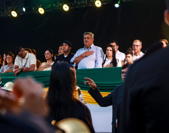 ERALDO DO FRIGORÍFICO RESGATA TRADIÇÃO E LEVA DESFILE CÍVICO ÀS RUAS DE ITABAIANINHA