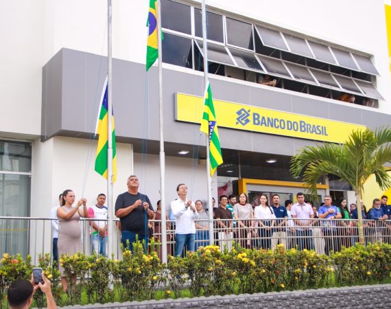 PREFEITURA DE ITABAIANINHA INICIA SEMANA DA PÁTRIA COM TRADICIONAL HASTEAMENTO DAS BANDEIRAS